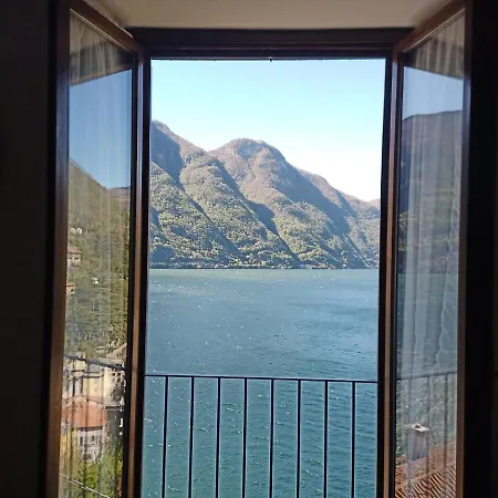 Casa Con Vista A Apartamento Nesso